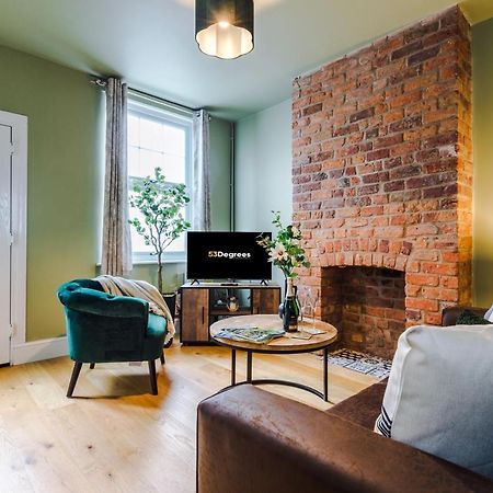 New! Gorgeous 2-Bed Home In Chester City Centre By 53 Degrees Property - Incredible Location, Ideal For Small Groups - Sleeps 6! Exterior foto