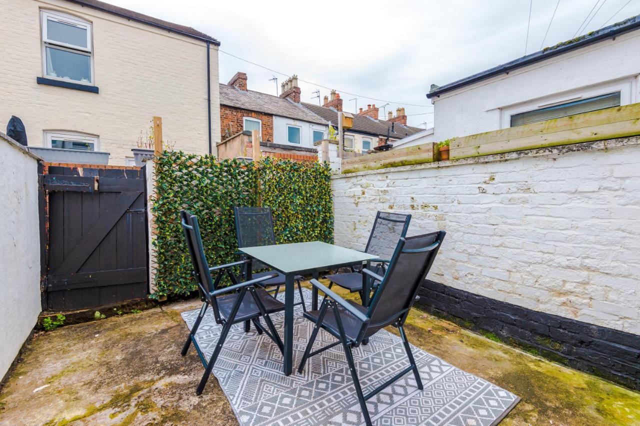 New! Gorgeous 2-Bed Home In Chester City Centre By 53 Degrees Property - Incredible Location, Ideal For Small Groups - Sleeps 6! Exterior foto