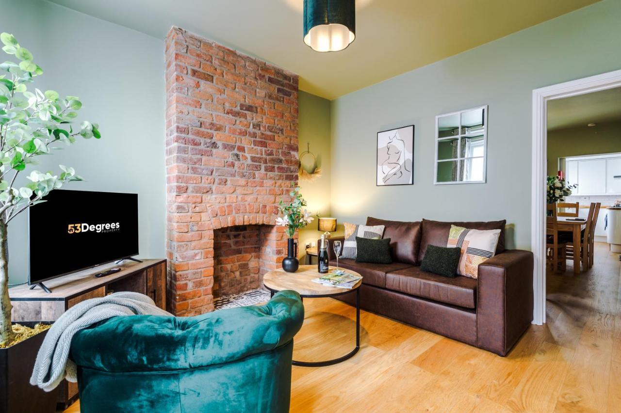 New! Gorgeous 2-Bed Home In Chester City Centre By 53 Degrees Property - Incredible Location, Ideal For Small Groups - Sleeps 6! Exterior foto