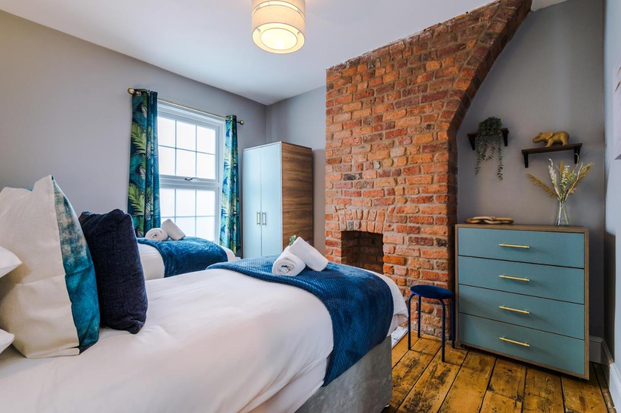 New! Gorgeous 2-Bed Home In Chester City Centre By 53 Degrees Property - Incredible Location, Ideal For Small Groups - Sleeps 6! Exterior foto